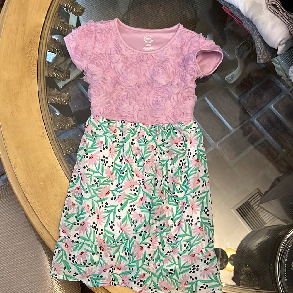 EUC girls dress. Cute for summer. Can be used for church or casual.